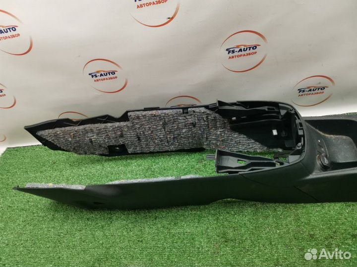 Консоль между сидений Ford Fiesta MK6 1.4 spjc