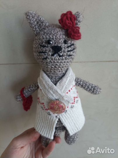Кошка игрушка вязаная