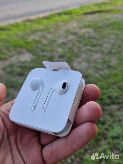 Проводные наушники Apple EarPods (Lightning) белый