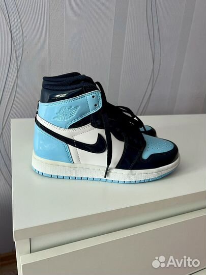 Кроссовки Nike Air Jordan 1 UNC Patent W оригинал
