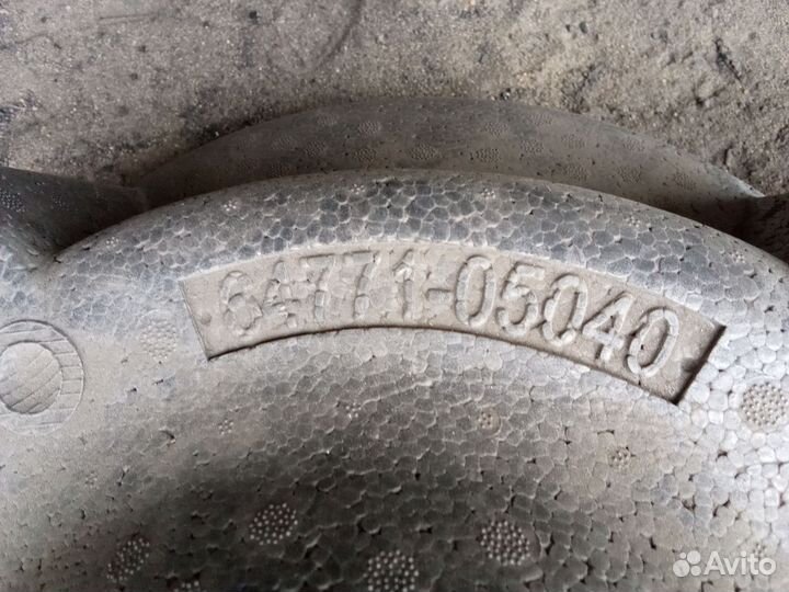 Крышка запасного колеса Toyota Avensis