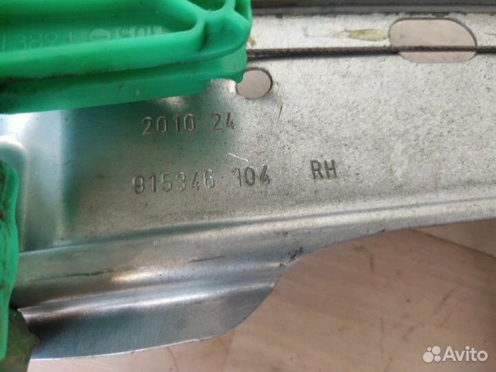 Стеклоподъемник задний правый Opel Astra J 2010