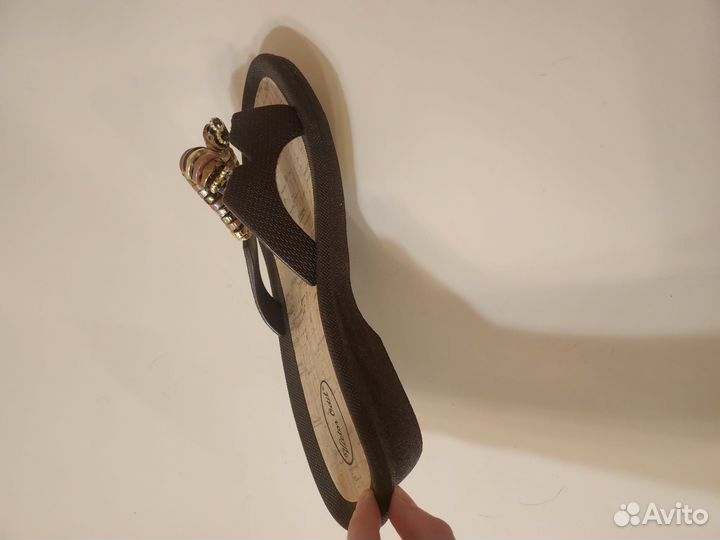 Шлепанцы женские