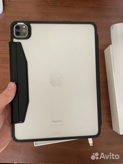 iPad Pro 11 (2022) 128gb Wi-Fi silver + защита