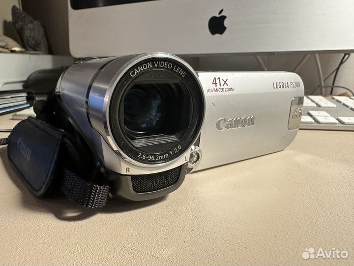 Видеокамера Canon Legria FS200