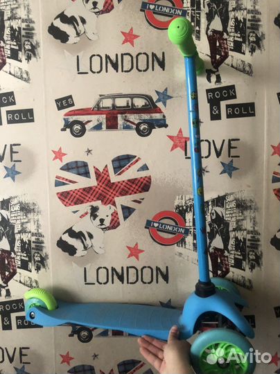 Самокат трехколесный