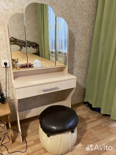 Макияжный столик