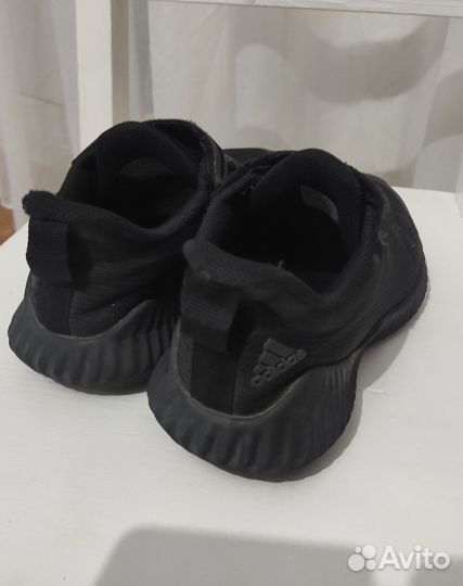 Кроссовки adidas