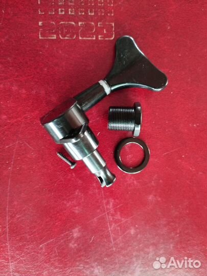 Колок для бас гитары