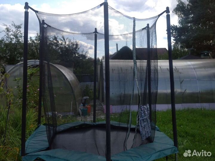 Батут с защитной сеткой