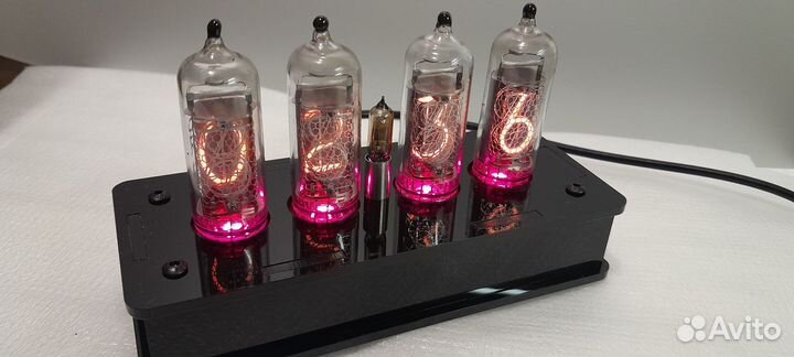 Часы на лампах