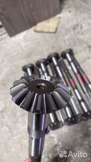 Вал вертикальный переднего моста мтз