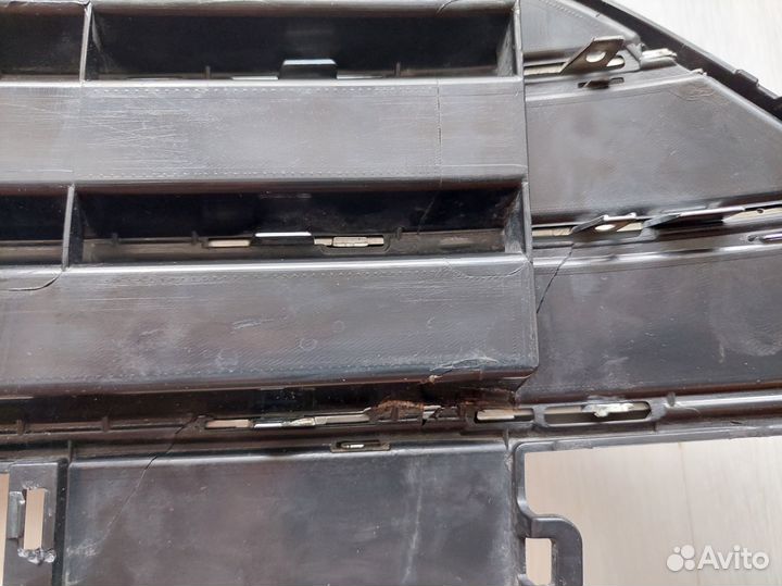 Решетка бампера переднего центральная