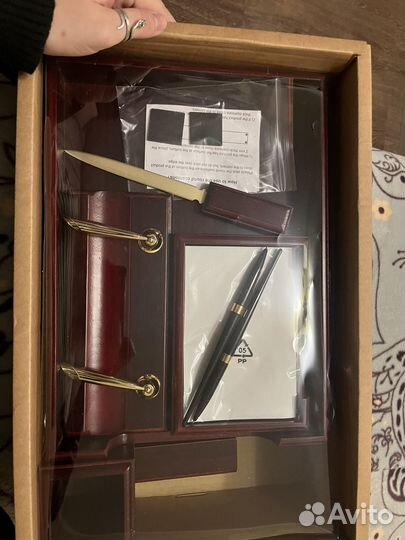 Офисные принадлежности на стол