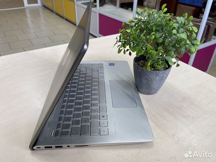 Современный/Компактный ноутбук HP