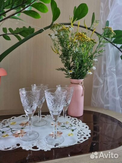 Рюмки на ножке,рюмки,фужеры