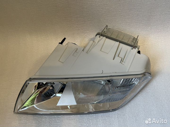 Фара левая Skoda Octavia A5 Новая