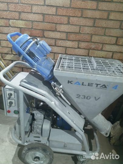 Бригада штукатуров на станцию