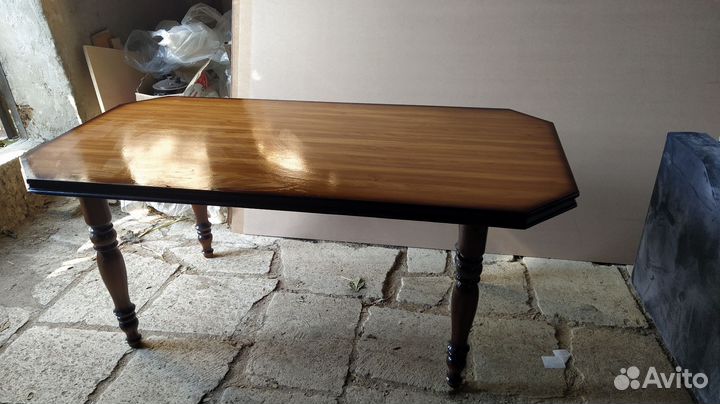 Стол обеденный