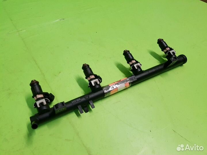 Топливная рампа с форсунками на Рено Дастер 2.0