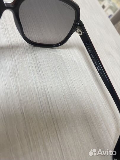 Солнечные очки gucci