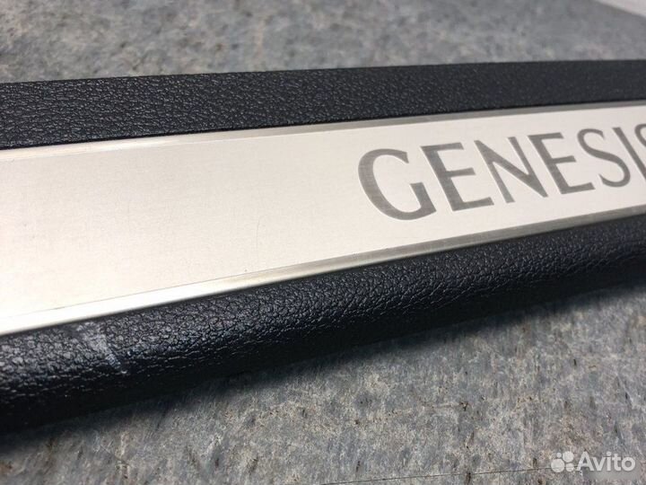 Накладка порога передняя правая Hyundai Genesis