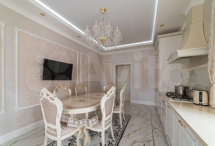 Дом 495 м² на участке 7,3 сот.