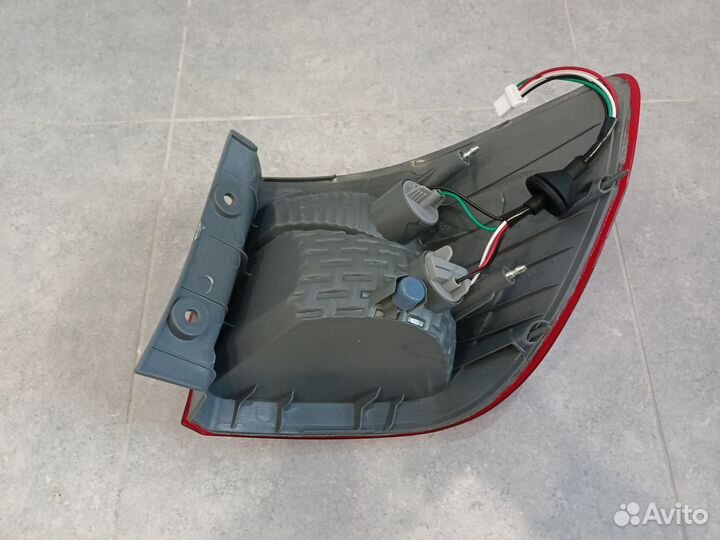 Фонарь задний левый наружный Kia Rio 3 хэтчбек