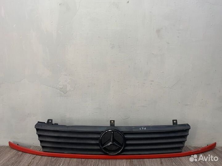 Решетка радиатора передняя Mercedes Vito W638 2000