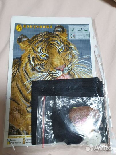 Вышивки, пяльца, мулине. Пакетом