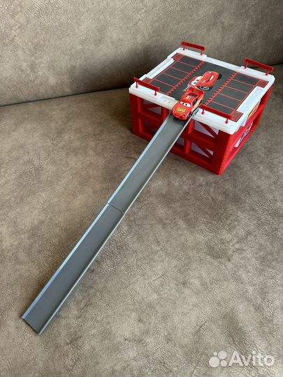 Паркинг парковка Тачки Молния Маквин новая