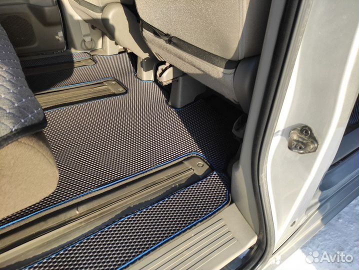 Автоковрики на Honda Step Wgn