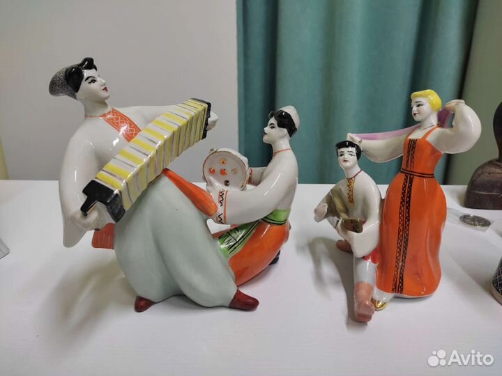 Фарфоровые статуэтки. Плясуны