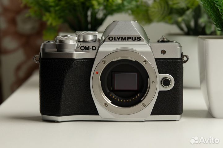 Olympus OM-D E-M10 Mark III Kit + Комплект