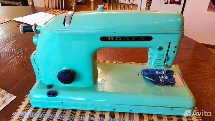 Швейная машинка Волга ручная