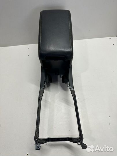 Подлокотник Toyota Camry V50 2011-2014