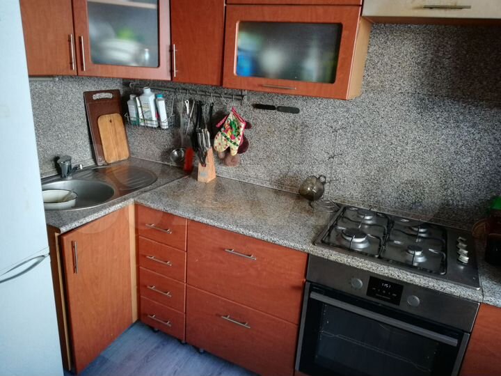 2-к. квартира, 56 м², 1/10 эт.
