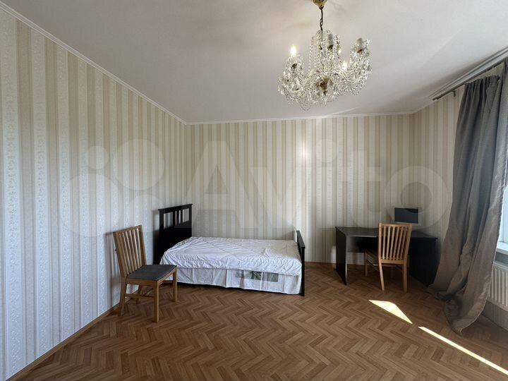 3-к. квартира, 90 м², 2/25 эт.