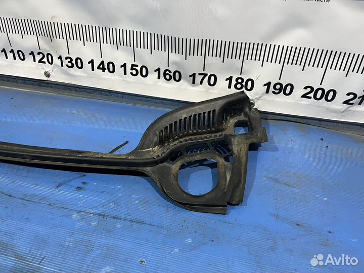 Жабо Peugeot 407 2006г