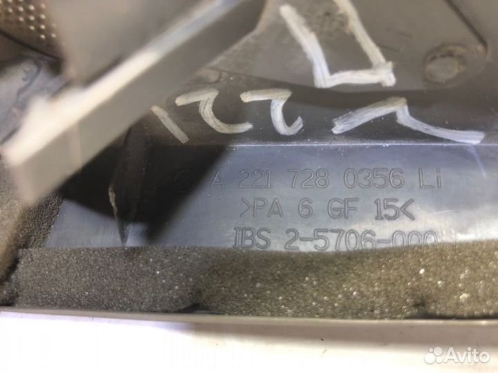 Уголок двери левый Mercedes S-Класс W221