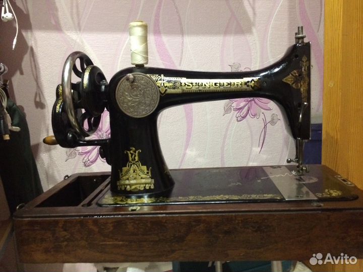 Швейная машинка Зингер