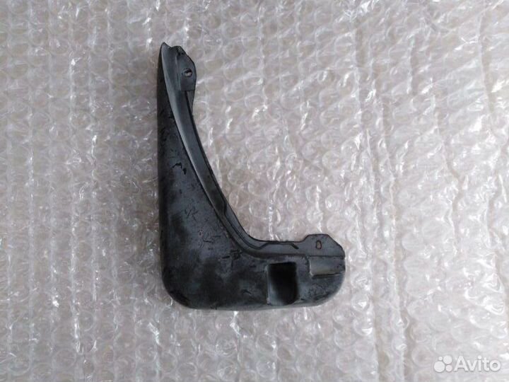 Брызговик передний левый Ford Focus 2004 - 2011