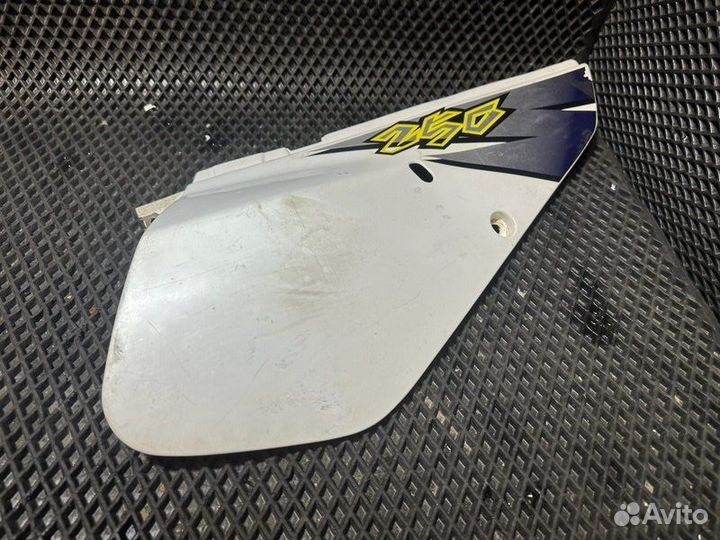 Боковой пластик правый Suzuki Djebel 250 SJ45A