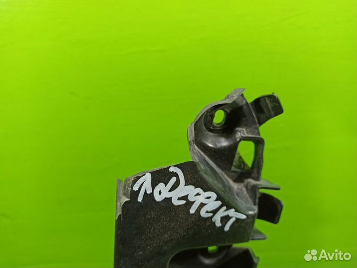 Кронштейн бампера передний правый Renault Duster