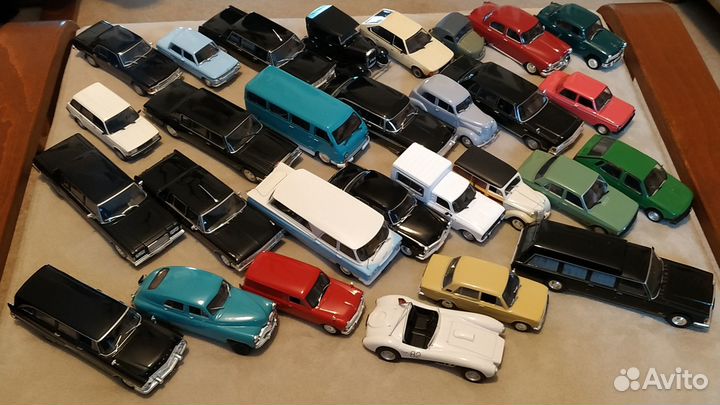 Модели автомобилей и тракторов и журналы из серий