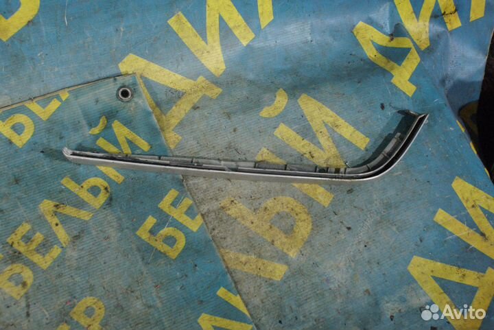 Ресничка фары Mercedes Benz W202