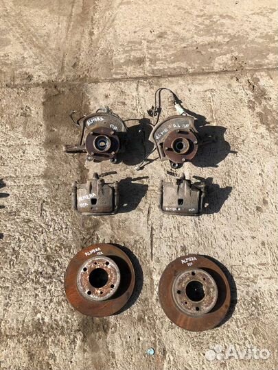 Кулак передний левый Almera classic b10