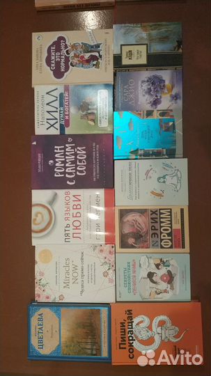 Множество книг
