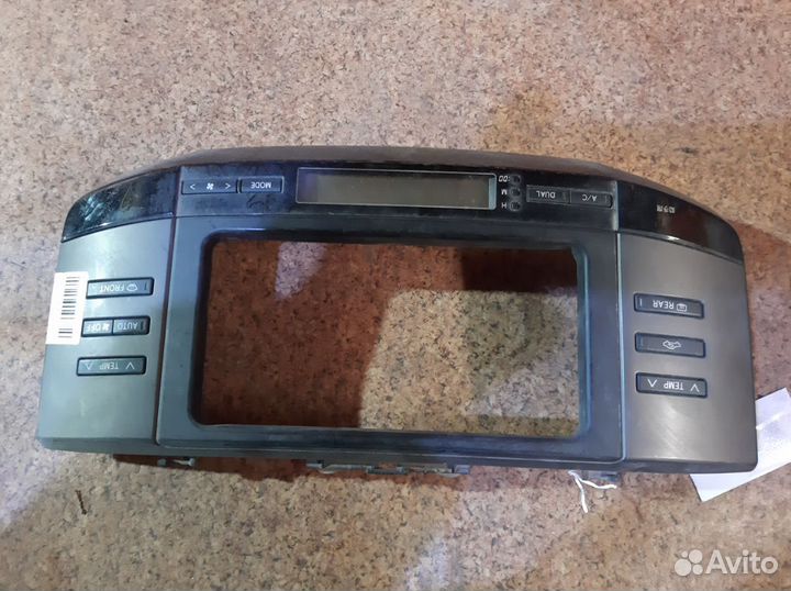 Консоль магнитофона на Toyota Mark X GRX120 4GR-FS