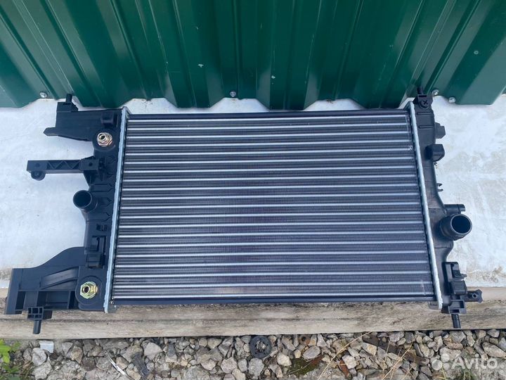 Радиатор охлаждения двигателя Chevrolet Cruze 1.8